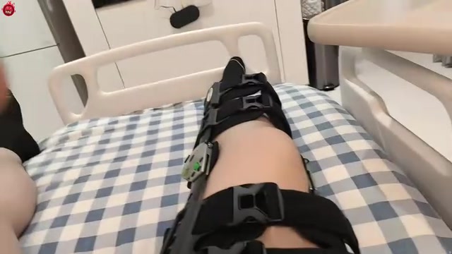 之后要躺着拉?姿态膝盖受伤后展示自己最新高级便盆器